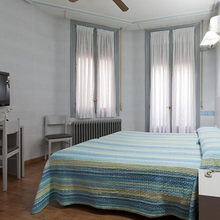 Hostal Andorra Мадрид Екстериор снимка