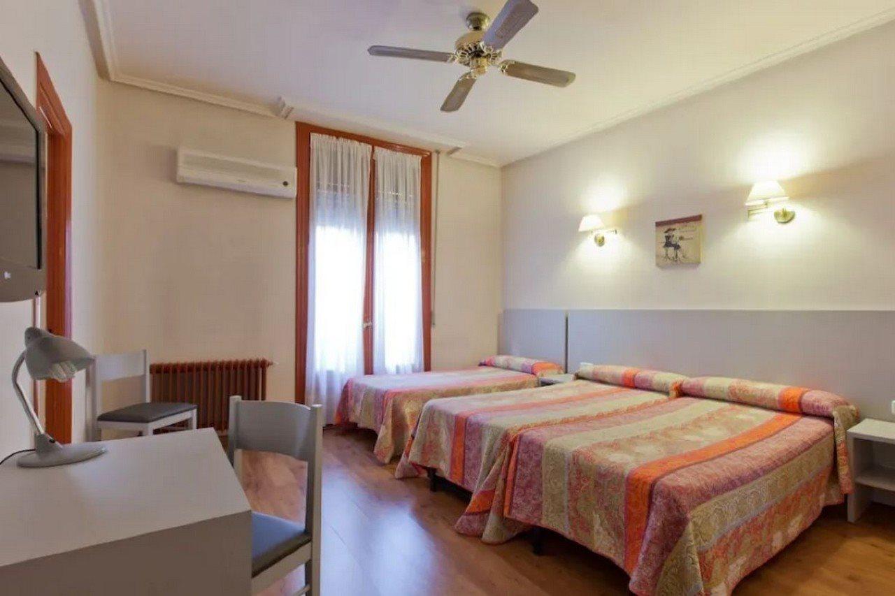 Hostal Andorra Мадрид Екстериор снимка