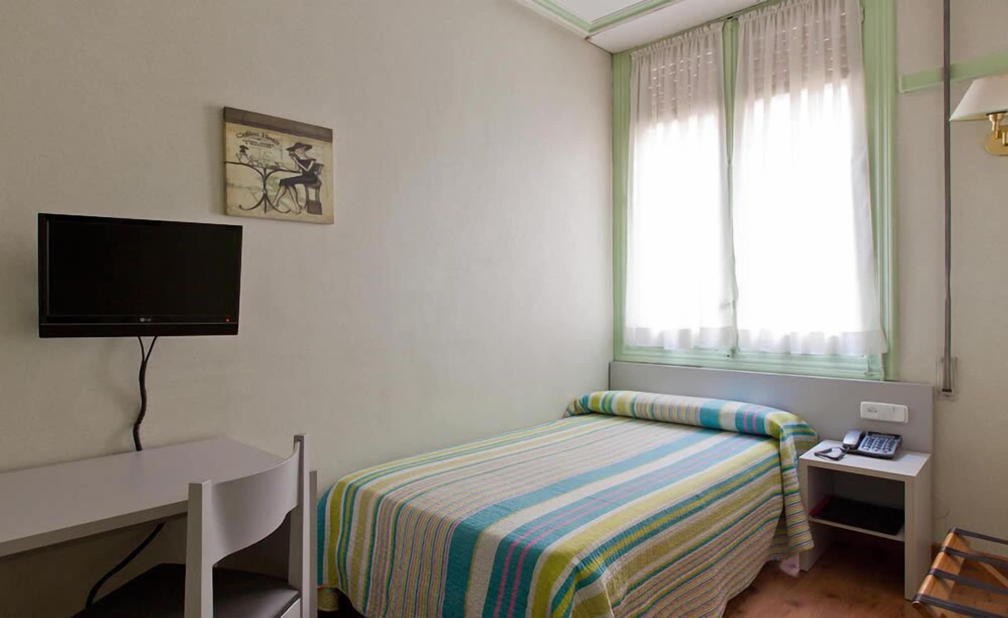 Hostal Andorra Мадрид Екстериор снимка