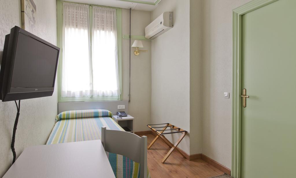 Hostal Andorra Мадрид Екстериор снимка