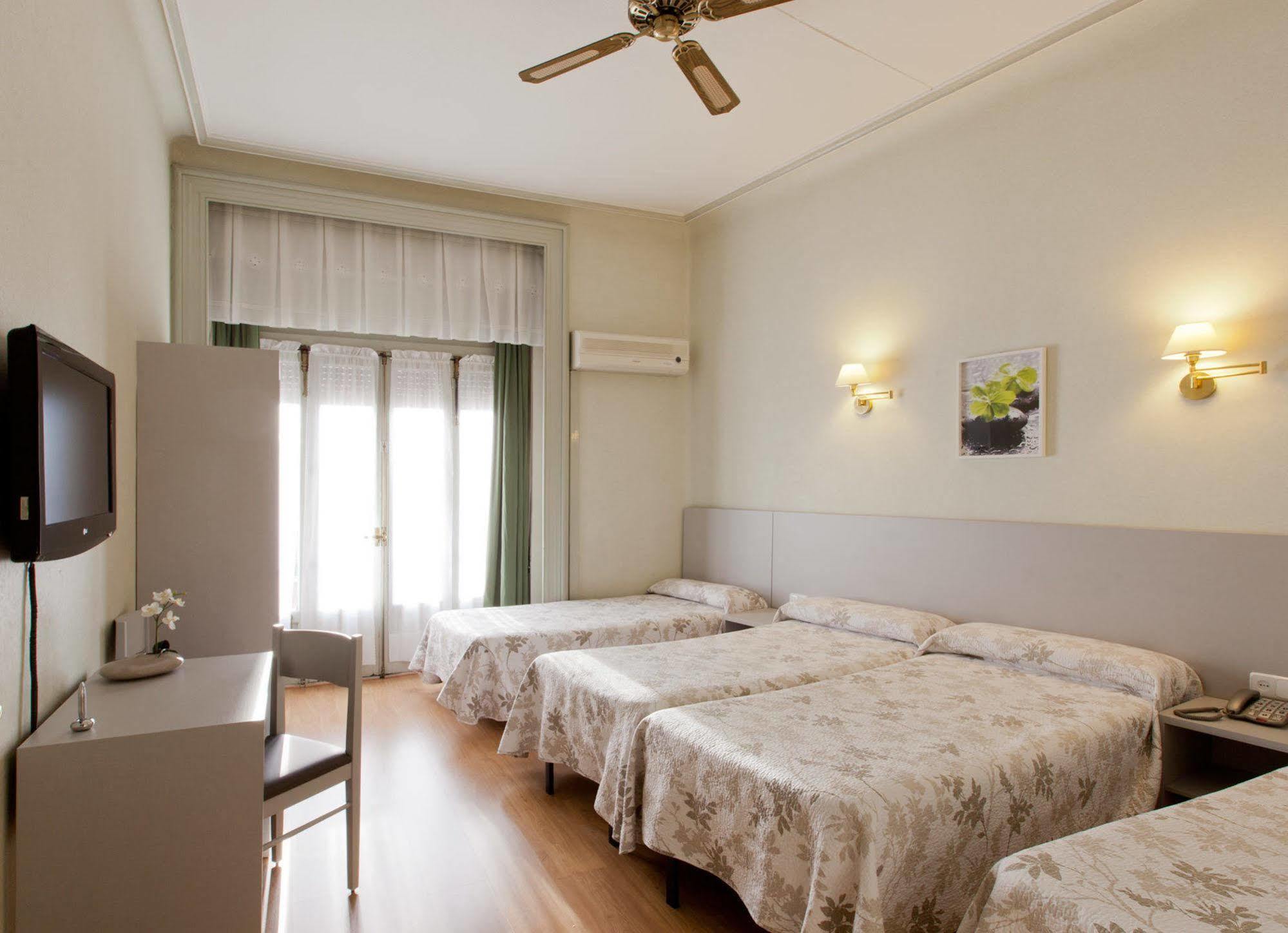 Hostal Andorra Мадрид Екстериор снимка